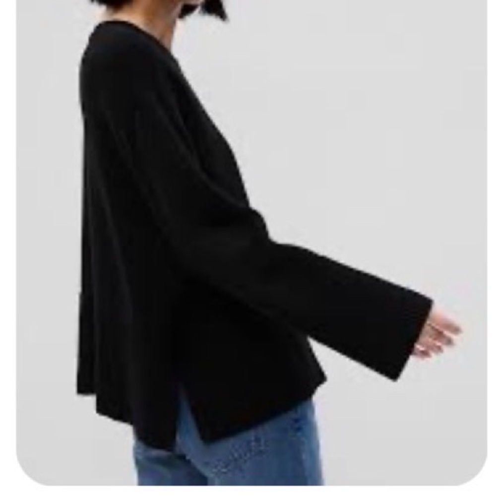 GAP Women’s 24/7 Split-hem Crewneck Sweater